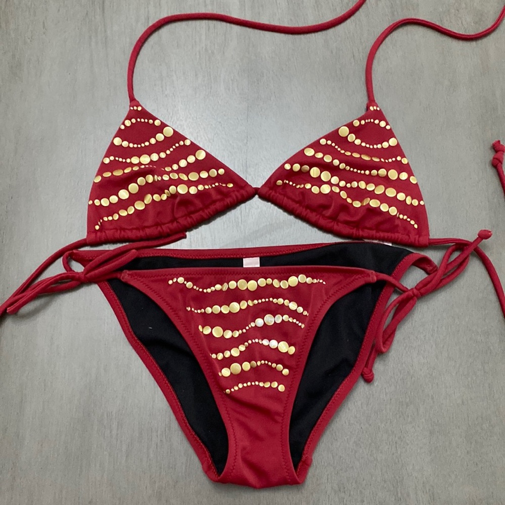 VS string bikini